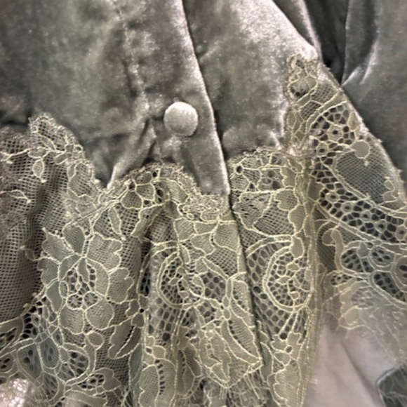 Soft Surround velour button down - Picture 5 of 7